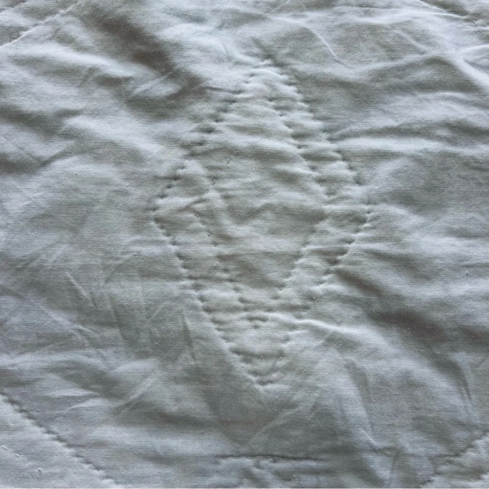 Vintage Pineapple Pattern Cotton Quilt – 100” x 90” Queen/King.